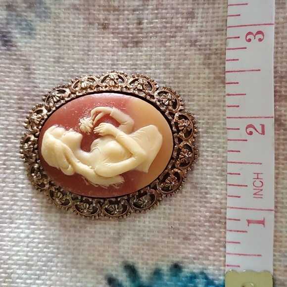Vintage Cameo Brooch - Picture 16 of 16